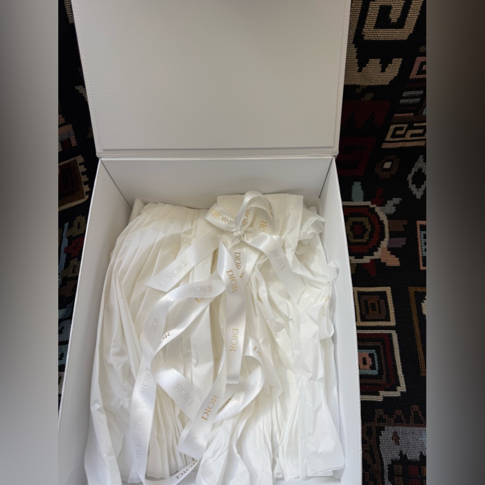 Dior LARGE MAGNETIC Gift Box + Ribbon + Tissues - Picture 2 of 4